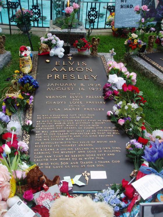 elvisgrave3.jpg